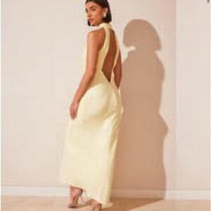 Selling this light yellow dress XS. Originally paid $115, selling for $70!